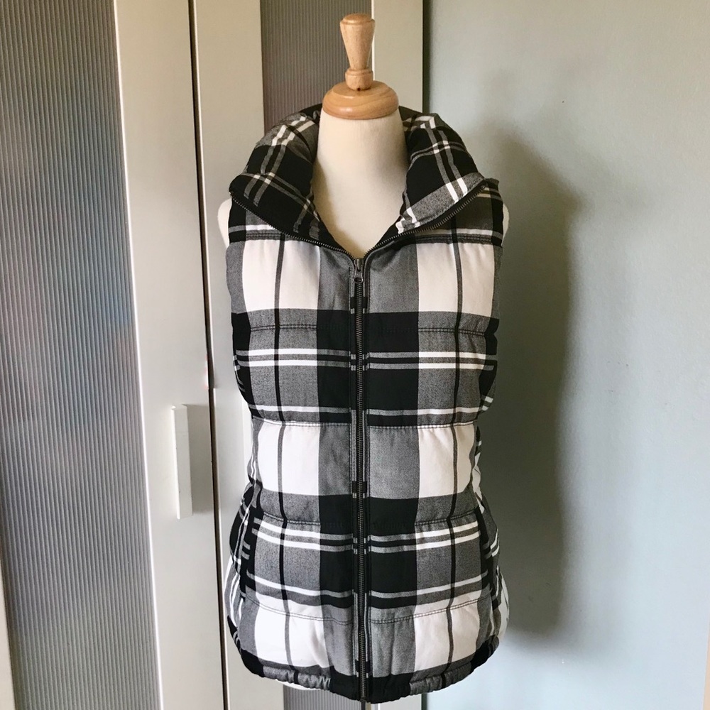 Old Navy Black and White Plaid Puffer Vest